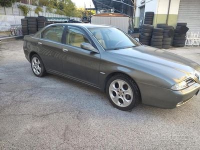 Usata Alfa Romeo 166 Progression 205 CV (150 kW) 2000 Marrone Berlina