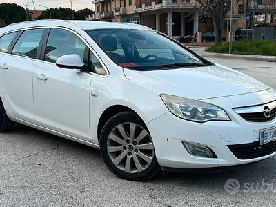 Usata Opel Astra 110 CV (80 kW) 2012 Bianco Station wagon