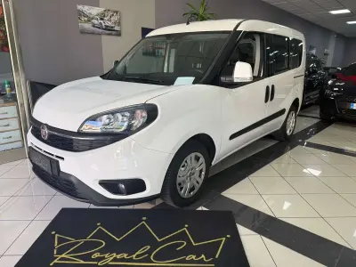 Usata Fiat Doblò Lounge 105 CV (77 kW) 2019 Grigio Monovolume