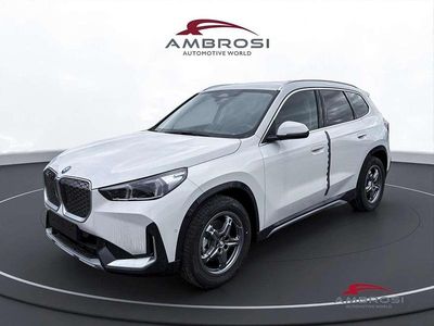 Nuova BMW iX1 xLine 150 kW (204 CV) 2025 Alpin white pastello SUV