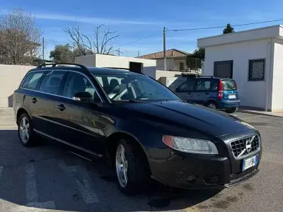 Usata Volvo V70 Momentum 136 CV (100 kW) 2011 Nero Station wagon