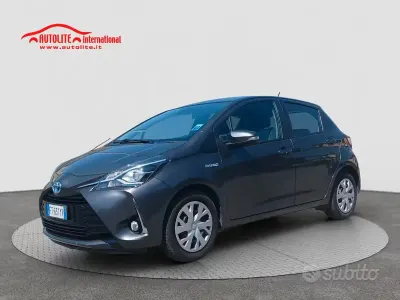Gebraucht Toyota Yaris Hybrid Business Edition 73 PS (53 kW) 2019 Grau Limousine