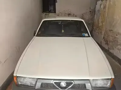 Usata Alfa Romeo 75 110 CV (80 kW) 1988 Bianco Berlina
