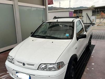 Begagnad Fiat Strada 2004 Vit Pickup