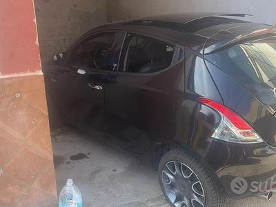 Usata Lancia Ypsilon 95 CV (69 kW) 2012 Nero Utilitaria