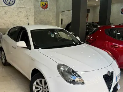 Usata Alfa Romeo Giulietta Super 120 CV (88 kW) 2017 Bianco Utilitaria