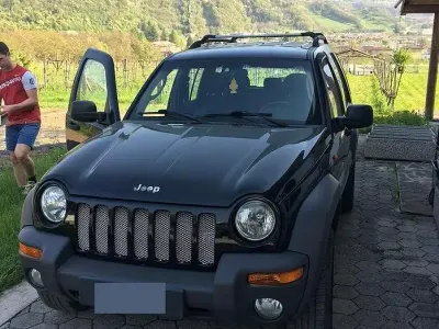 Usata Jeep Cherokee Sport 143 CV (105 kW) 2002 Nero SUV