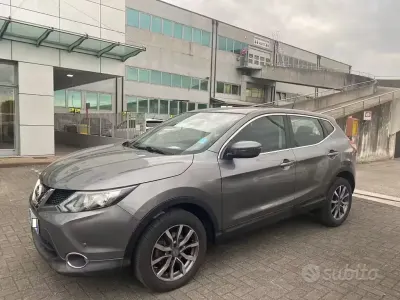 Usata Nissan Qashqai 110 CV (80 kW) 2016 Grigio scuro SUV