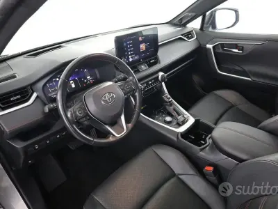 Usata Toyota RAV4 Hybrid Style 185 CV (136 kW) 2024 Argento SUV