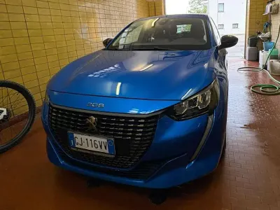 Usata Peugeot 208 Active 101 CV (74 kW) 2022 Blu/azzurro Utilitaria