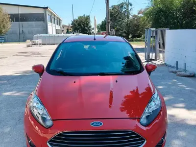 Usata Ford Fiesta 80 CV (58 kW) 2013 Rosso Berlina