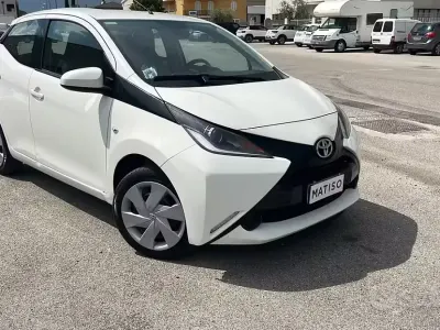 Usata Toyota Aygo X-Black 69 CV (50 kW) 2016 Bianco Utilitaria