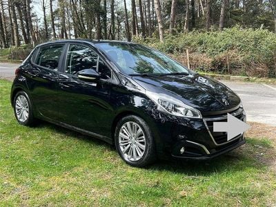 Usata Peugeot 208 82 CV (60 kW) 2015 Nero Utilitaria