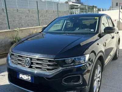 Usata VW T-Roc 150 CV (110 kW) 2018 Nero SUV