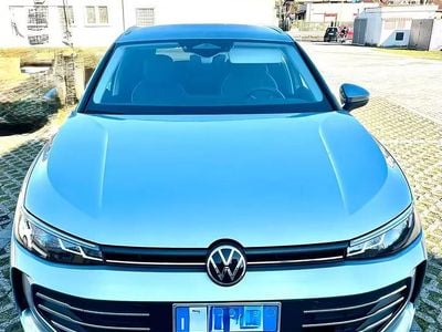 Usata VW Passat R-line 150 CV (110 kW) 2024 Grigio Station wagon