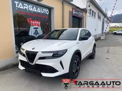 Nuova Alfa Romeo Junior Edizione Speciale 145 CV (106 kW) 2025 Bianco SUV