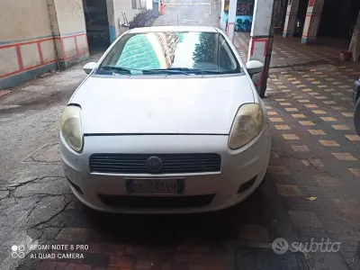 Usata Fiat Grande Punto Dynamic 75 CV (55 kW) 2007 Bianco Utilitaria
