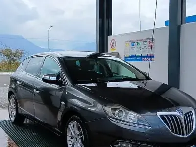 Usata Lancia Delta 120 CV (88 kW) 2009 Grigio Utilitaria