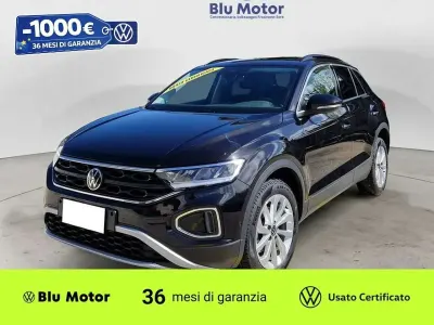 Usata VW T-Roc Life 110 CV (80 kW) 2022 Deep black perlato SUV