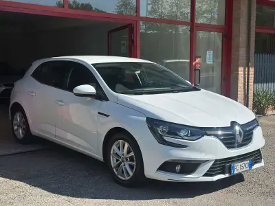 Usata Renault Mégane IV Zen 110 CV (80 kW) 2016 Bianco Berlina