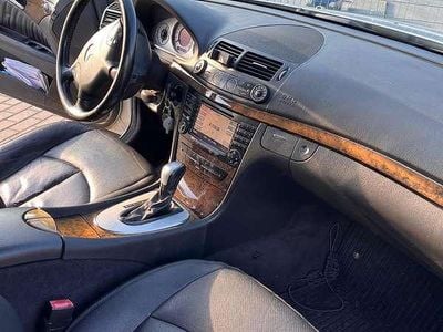 Usata Mercedes E280 Elegance 177 CV (130 kW) 2006 Argento Berlina