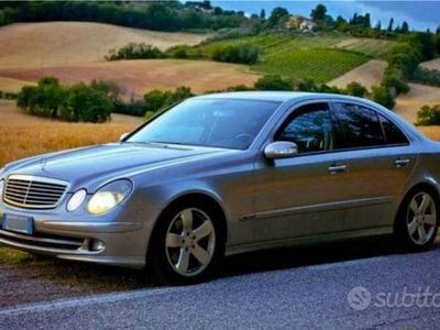 Usata Mercedes E270 177 CV (130 kW) 2005 Grigio Berlina