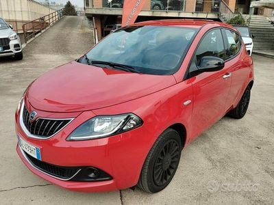 Usata Lancia Ypsilon Silver 69 CV (50 kW) 2022 Rosso Utilitaria
