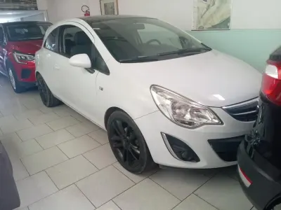 Usata Opel Corsa 75 CV (55 kW) 2011 Bianco Utilitaria
