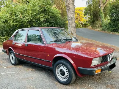 Usata Alfa Romeo Alfetta 109 CV (80 kW) 1983 Rosso Berlina