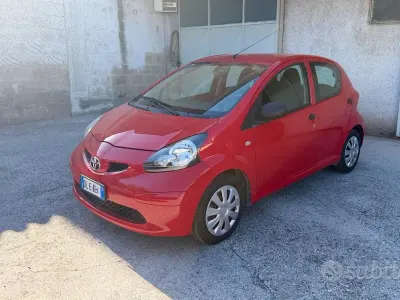 Usata Toyota Aygo 68 CV (50 kW) 2008 Rosso Utilitaria
