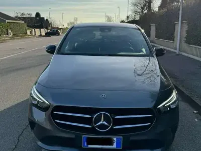 Usata Mercedes B180 116 CV (85 kW) 2021 Grigio Monovolume
