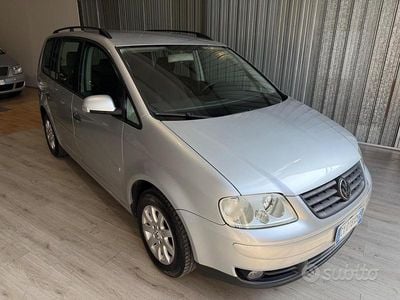 Usata VW Touran Highline 104 CV (76 kW) 2006 Grigio Monovolume