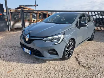 Usata Renault Clio V 101 CV (74 kW) 2021 Grigio Berlina