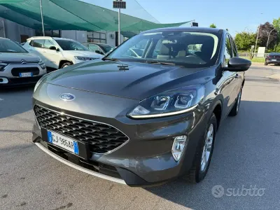 Usata Ford Kuga 120 CV (88 kW) 2022 Grigio SUV