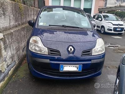 Käytetty Renault Modus Dynamique 75 HP (55 kW) 2009 Sininen Tila-auto
