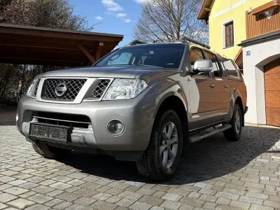 Usata Nissan Navara 190 CV (139 kW) 2015 Grigio Pick-up
