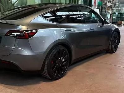 Usata Tesla Model Y Performance 392 kW (534 CV) 2023 Grigio SUV