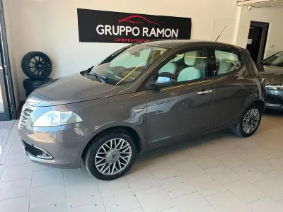 Usata Lancia Ypsilon Platinum 69 CV (50 kW) 2012 Marrone Utilitaria