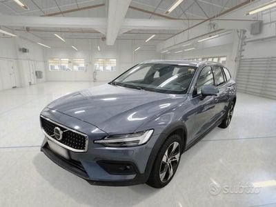Usata Volvo V60 CC Ultimate 197 CV (144 kW) 2022 Grigio Station wagon
