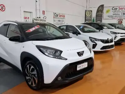 Nuova Toyota Aygo X Trend 72 CV (52 kW) 2025 Bianca tetto nero SUV