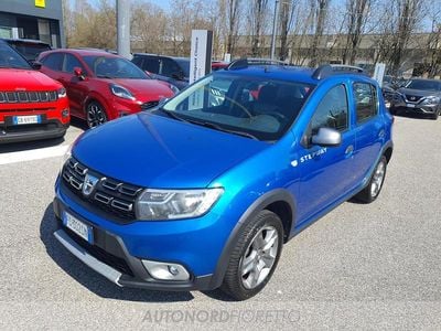 Usata Dacia Sandero Lauréate 90 CV (66 kW) 2017 Blu/azzurro Berlina