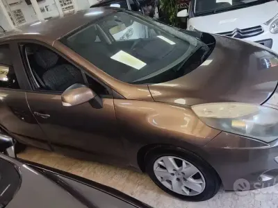 Usata Renault Scénic III 110 CV (80 kW) 2011 Marrone Monovolume