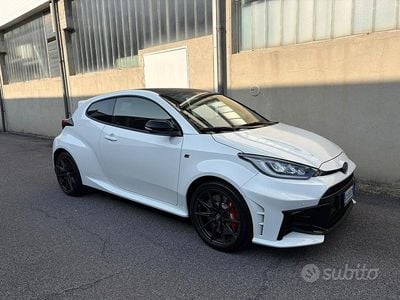 Usata Toyota Yaris 280 CV (205 kW) 2024 Bianco Utilitaria