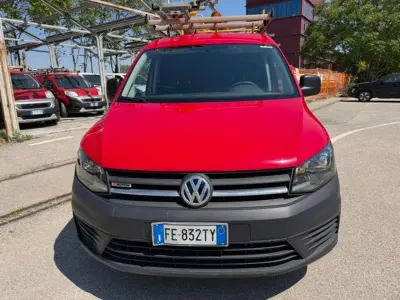 Begagnad VW Caddy 110 HK (80 kW) 2016 Röd Minibuss