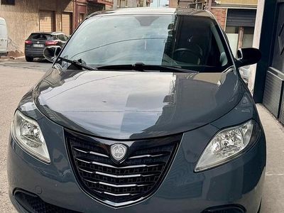 Usata Lancia Ypsilon 95 CV (69 kW) 2014 Grigio Utilitaria