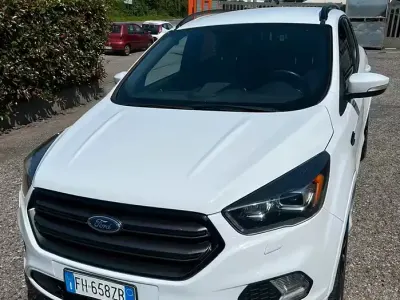 Usata Ford Kuga ST-Line 120 CV (88 kW) 2017 Bianco SUV