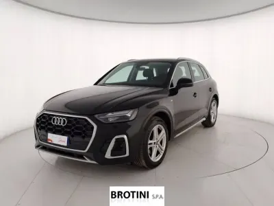 Käytetty Audi Q5 S-Line 163 HP (119 kW) 2022 Musta Katumaasturi