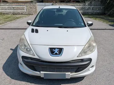 Usata Peugeot 206+ 68 CV (50 kW) 2010 Bianco Utilitaria
