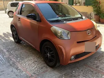 Usata Toyota iQ 90 CV (66 kW) 2011 Arancione Utilitaria
