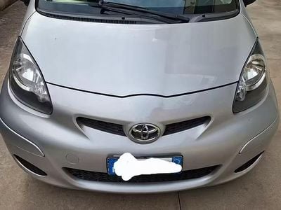 Usata Toyota Aygo 68 CV (50 kW) 2010 Grigio Utilitaria